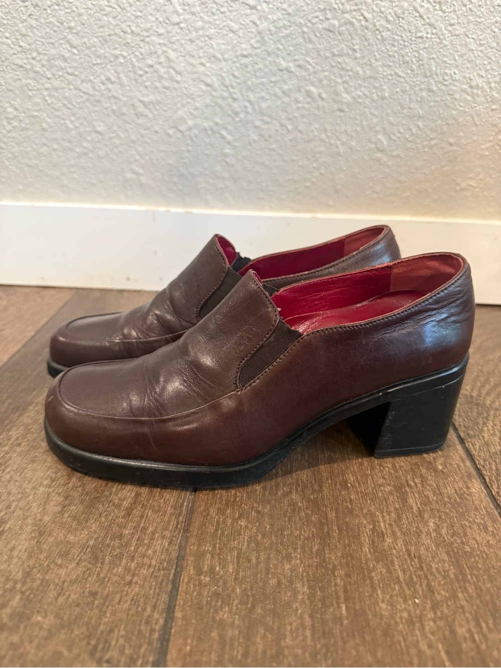 Walking co Vtg Made in Italy Brown Leather Square Toe Heeled Loafers Size 36 Y2K